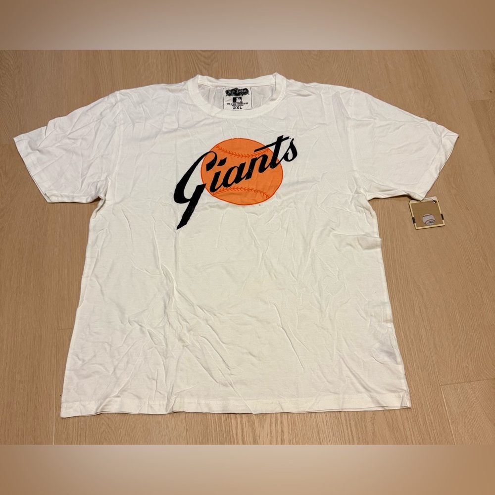 Red Jacket (by American Needle) San Francisco Giants graphic t-shirt